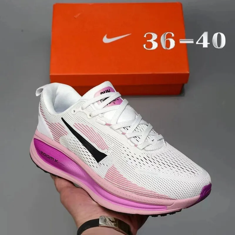 Nike Vomero 18 Running Sneakers